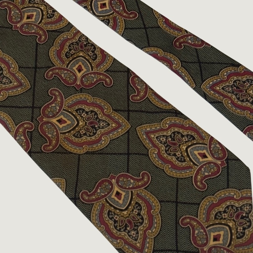 Liberty of London Neck Tie Green Paisley Medallion Silk Vintage Academia 56x3.5" - Picture 2 of 5